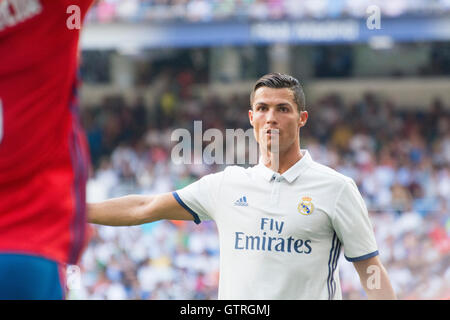 Madrid, Spanien. 10. September 2016. Cristiano Ronaldo (Forward, Real Madrid) während des Fußballspiels der dritten Runde der Saison 2016/2017 der spanischen Liga "La Liga" zwischen Real Madrid und Club Atletico Osasuna im Santiago-Bernabéu-Stadion am 10. September 2016 in Madrid, Spanien. Bildnachweis: David Gato/Alamy Live-Nachrichten Stockfoto