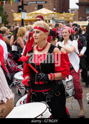 Liverpool, Vereinigtes Königreich. 10. September 2016. Piraten-Festival an der Albert Dock-Liverpool-UK. Ein Familien-Event mit einem Meerjungfrauen und Piraten-Parade. 10. September 2016 Kredit: ALAN EDWARDS/Alamy Live-Nachrichten Stockfoto