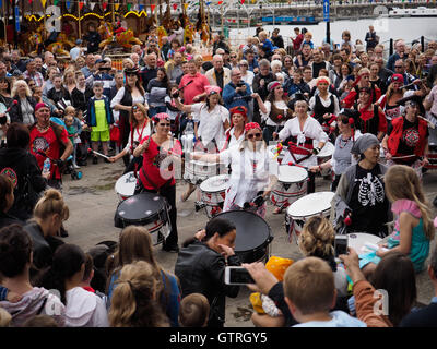 Liverpool, Vereinigtes Königreich. 10. September 2016. Piraten-Festival an der Albert Dock-Liverpool-UK. Ein Familien-Event mit einem Meerjungfrauen und Piraten-Parade. 10. September 2016 Kredit: ALAN EDWARDS/Alamy Live-Nachrichten Stockfoto