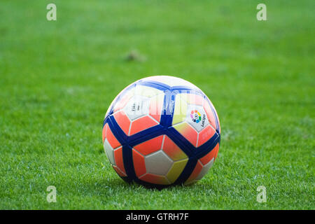 Madrid, Spanien. 10. September 2016. Den Ball während des Fußballspiels der dritten Runde der Saison 2016/2017 der spanischen Liga "La Liga" zwischen Real Madrid und Club Atletico Osasuna im Santiago-Bernabéu-Stadion am 10. September 2016 in Madrid, Spanien. Bildnachweis: David Gato/Alamy Live-Nachrichten Stockfoto