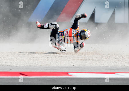 Misano Adriatico, Italien. 9. September 2016. DANI PEDROSA Repsol Honda Team fällt während des Trainings der 2016 Moto GP von San Marino in Misano World Circuit in Misano Adriatico, Italien. Bildnachweis: James Gasperotti/ZUMA Draht/Alamy Live-Nachrichten Stockfoto