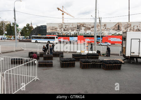 Moskau, Russland. Samstag, 10. September 2016. Jährliche zweitägige Festival der Stadttag ist im Gange, in Moskau, Russland. Moskau feiert in diesem Jahr 869th Geburtstag. Inspektion und Überprüfung der Feuerwerk vom Kreml. Bildnachweis: Alex Bilder/Alamy Live-Nachrichten Stockfoto