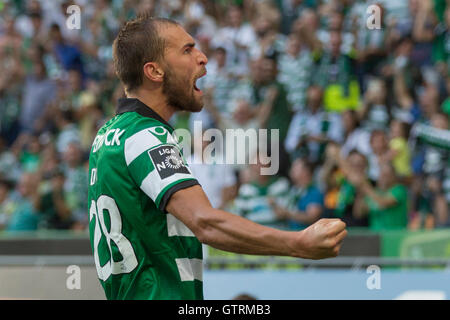 10. September 2016. Lissabon, Portugal. Sporting Niederländisch weiterleiten Bas Dost (28) feiert nach ein Tor, während das Spiel Vs Sporting CP Moreirense FC Credit: Alexandre de Sousa/Alamy Live News Stockfoto