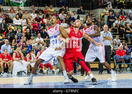 London, UK. 10.. September 2016.  Team GB Kieron Achara und Ungarn 22 James Eilingsfeld. Team GB spielen Ungarn in Eurobasket 2017 Qualifikation Copper Box, Olympic Park, London, UK. Copyright Carol Moir/Alamy Live News. Stockfoto