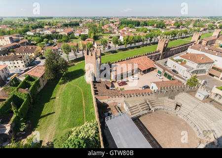 Luftbild von der ummauerten Stadt Montagnana, eines der schönsten Dörfer in Italien. Stockfoto