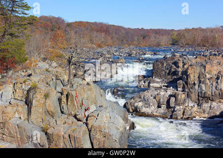 Potomac River in Great Falls State Park im Herbst, Virginia, USA. Stockfoto