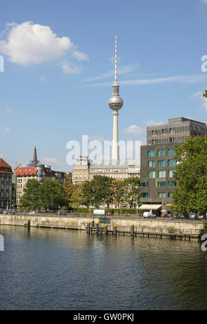 Beautiul Blick auf Spree und Fernsehturm Stockfoto