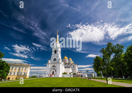 Uspenski Kathedrale oder Himmelfahrts-Kathedrale und Bell Tower in Wladimir, Russland. Goldenen Ring von Russland. Es ist Teil des UNESCO Stockfoto