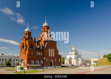 Dreifaltigkeitskirche und Golden Gate. Vladimir, Russland. Goldenen Ring von Russland. Stockfoto