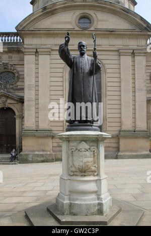 Charles Gore Statue außerhalb St Philip es Cathedral Birmingham Stockfoto