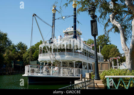 Mark Twain Riverboat ist eine Attraktion, befindet sich im Freizeitpark Disneyland in Anaheim, Kalifornien. Stockfoto