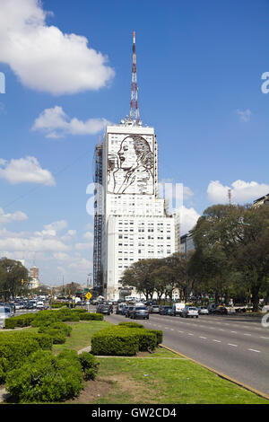 BUENOS AIRES - SEP 12: Juli 9th Avenue am 12. September 2012 in Buenos Aires, Argentinien. Es ist eine große Straße in der Stadt. Mit 140 m Stockfoto