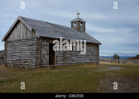 Holzkirche in der rekonstruierten Festung Fuerte Bulnes an der Küste von der Magellan-Straße in Patagonien, Chile. Stockfoto