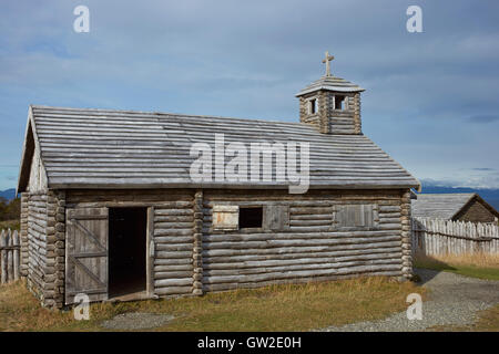 Holzkirche in der rekonstruierten Festung Fuerte Bulnes an der Küste von der Magellan-Straße in Patagonien, Chile. Stockfoto