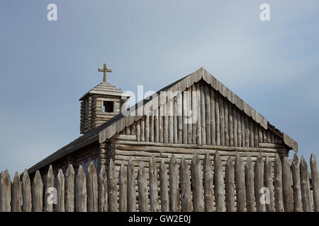 Holzkirche in der rekonstruierten Festung Fuerte Bulnes an der Küste von der Magellan-Straße in Patagonien, Chile. Stockfoto