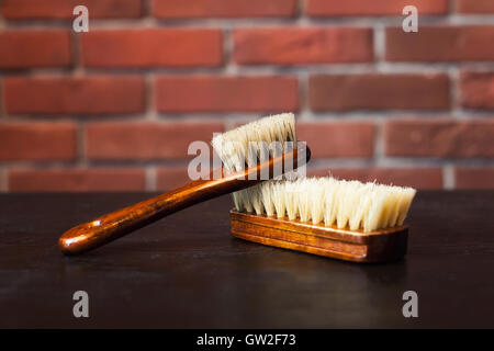 Pinsel auf den Tisch Stockfoto