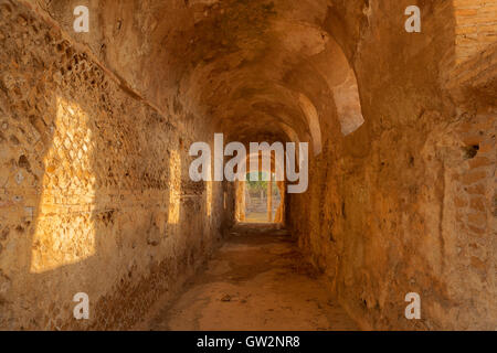 Ein unterirdischer Tunnel verwendet in Hadrians Villa in der Nähe von Tivoli, Rom, Italien Stockfoto