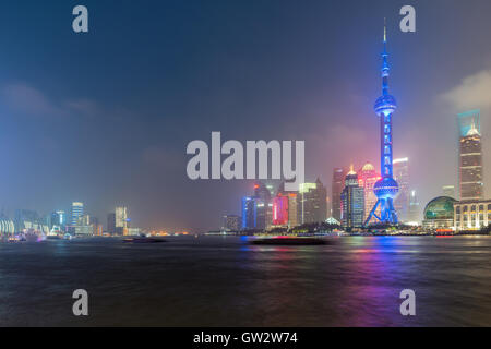 Shanghai urban Skyline bei Nacht in Shanghai, China Stockfoto