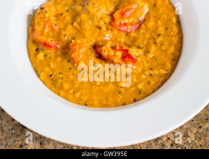 Dhal mit Tomaten Stockfoto