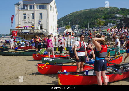 Start von Barmouth Psddle Fest, Wales Stockfoto