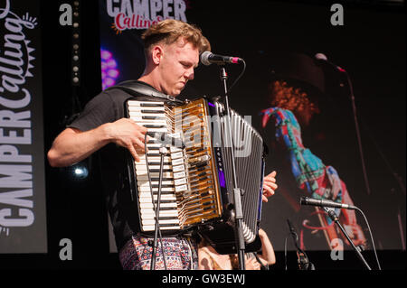 Barbarella Bang Bang spielen "The Seebühne" Camper aufrufen, Ragley Hall, Alcester, Warwickshire, UK, 28. August 2016 Stockfoto