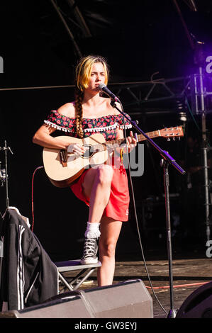 Barbarella Bang Bang spielen "The Seebühne" Camper aufrufen, Ragley Hall, Alcester, Warwickshire, UK, 28. August 2016 Stockfoto