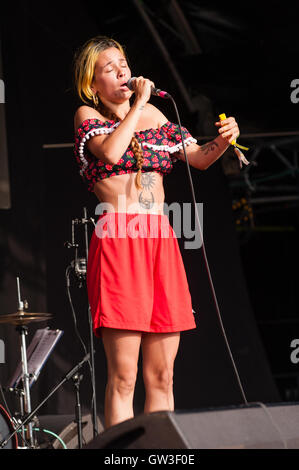 Barbarella Bang Bang spielen "The Seebühne" Camper aufrufen, Ragley Hall, Alcester, Warwickshire, UK, 28. August 2016 Stockfoto