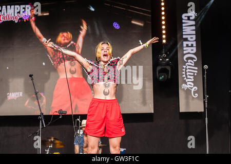 Barbarella Bang Bang spielen "The Seebühne" Camper aufrufen, Ragley Hall, Alcester, Warwickshire, UK, 28. August 2016 Stockfoto