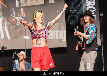 Barbarella Bang Bang spielen "The Seebühne" Camper aufrufen, Ragley Hall, Alcester, Warwickshire, UK, 28. August 2016 Stockfoto