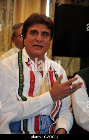 Allahabad, Indien. 10. September 2016. Allahabad: Kongress Uttar Pradesh Präsident Raj Babbar Adressierung eine Pressekonferenz in Allahabad am 09.10.2016. Foto von Prabhat Kumar Verma Credit: Prabhat Kumar Verma/Pacific Press/Alamy Live News Stockfoto