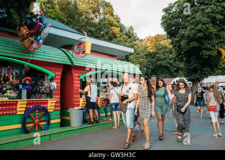 Gomel, Weißrussland, junge Menschen auf in eine open-air-Disco Sosch