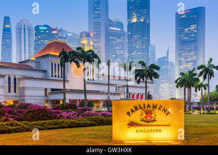 Singapur - 9. September 2015: Parlament der Republik Singapur-Gebäudes. Das Gebäude stammt aus dem Jahr 1999. Stockfoto
