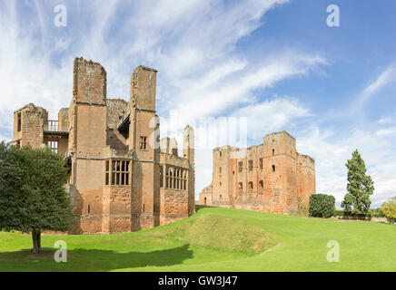 Kenilworth Castle mit Leicester Turm auf der linken Seite und die Norman, rechts halten, Kenilworth, Warwickshire, England, UK Stockfoto