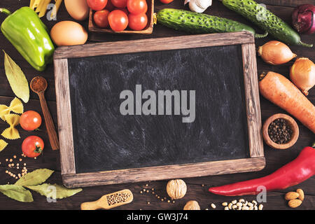 Alten Blackboard und Kochzutaten Stockfoto