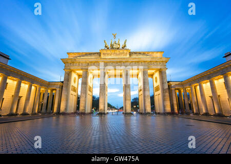 Die Langzeitbelichtung Ansicht des Brandenburger Tor in Berlin, Deutschland. Stockfoto