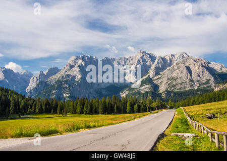 Landschaft ein paar hundert Meter von Misurina See, in der Nähe der Stadt Auronzo tun Cadore, Provinz Belluno, Region Venetien, Italien. Stockfoto