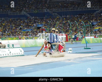 Rio De Janeiro, Brasilien. 10. September 2016. Womans T42 Weitsprung Finale bei den Paralympischen Spielen in Rio. Von Vanessa Low, Deutschland, einen neuen Weltrekord gewonnen. Bildnachweis: PhotoAbility/Alamy Live-Nachrichten Stockfoto