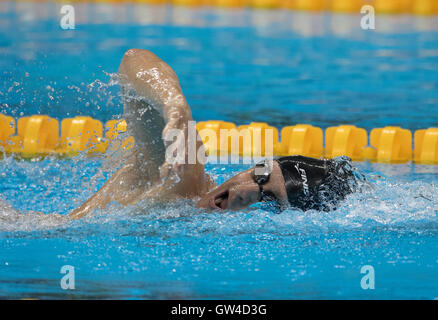 Rio De Janeiro, Brz. 10. September 2016.  USAS Bradley Snyder schwimmt zu einem Gold-Medaille der S11 400 m Freistil Finale am dritten Tag des Wettbewerbs auf die Paralympischen Spiele 2016 in Rio. Bildnachweis: Bob Dämmrich/Alamy Live-Nachrichten Stockfoto