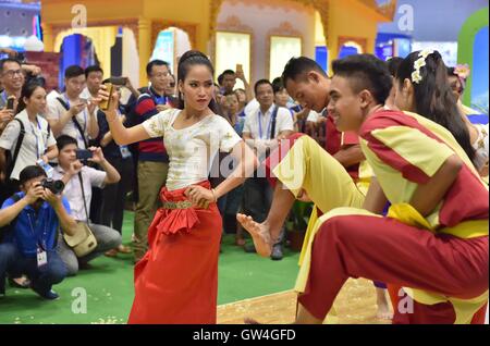 (160911)--NANNING, 11. September 2016 (Xinhua)--kambodschanischen Schauspieler geben eine Leistung an der 13. China-ASEAN Expo in Nanning, Hauptstadt von Süd-China Autonome Region Guangxi Zhuang, 11. September 2016. (Xinhua/Zhou Hua) (Wyl) Stockfoto