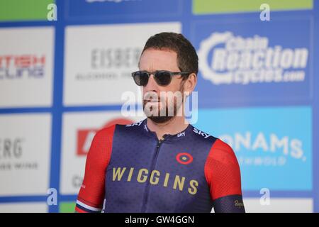 London, UK.  11. September 2016. Tour durch Großbritannien Stufe 8, Rundkurs. Sir Bradley Wiggins bei den Anzeichen auf vor dem Rennen Credit: Neville Stile/Alamy Live News Stockfoto