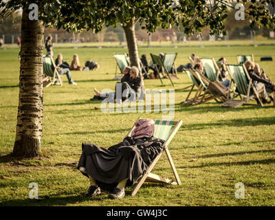 London, UK. 11. September 2016. Warmen Nachmittagssonne im Hyde Park Credit: Guy Corbishley/Alamy Live News Stockfoto