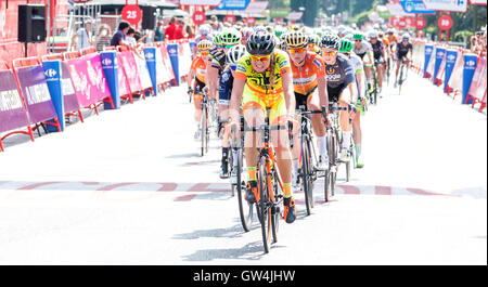 Madrid, Spanien. 11. September 2016. Peloton fährt während des Tages-Rennens der UCI Women World Tour "Madrid Challenge" am 11. September 2016 in Madrid, Spanien. Bildnachweis: David Gato/Alamy Live-Nachrichten Stockfoto