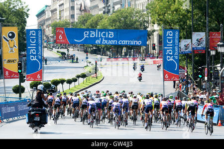 Madrid, Spanien. 11. September 2016. Peloton fährt während des Tages-Rennens der UCI Women World Tour "Madrid Challenge" am 11. September 2016 in Madrid, Spanien. Bildnachweis: David Gato/Alamy Live-Nachrichten Stockfoto