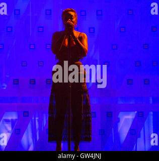 Washington, USA. 10. September 2016.  Grammy-Gewinner, Estelle, führt während der 20. jährlichen Human Rights Campaign (HRC) Dinner in Washington, D.C., Credit: Patsy Lynch/Alamy Live News Stockfoto