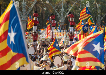 Massive Demonstration im Zentrum von Barcelona für die Unabhängigkeit Kataloniens vom spanischen Staat. Stockfoto