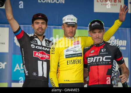 London, UK. 11. September 2016. Die 100km endet acht Etappe der Tour of Britain im Herzen von London. Insgesamt gewinnt das gelbe Trikot unter Steve Cummings, Rohan Dennis von Team BMC in zweiten und Tom Dumoulin Giant Team auf dem dritten Platz. Die Fahrer runden British Cycling führende Straße Radsport-Event, eine 1308km Strecke nach 8 aufeinander folgenden Tagen des Rennsports. Bildnachweis: Malcolm Park/Alamy Live-Nachrichten. Stockfoto