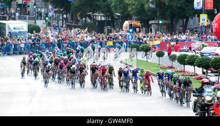 Madrid, Spanien. 11. September 2016. Hauptfeld Fahrten während der 21. Etappe des Radsports Rennen "La Vuelta a España" (Spanien-Rundfahrt) zwischen Las Rozas und Madrid am 11. September 2016 in Madrid, Spanien. Bildnachweis: David Gato/Alamy Live-Nachrichten Stockfoto