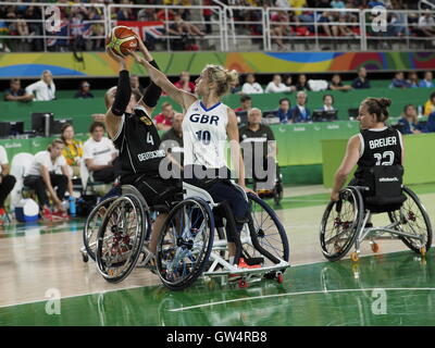 Rio 2016 Paralympics, Womans Rollstuhl-Basketball-Pool-Spiel zwischen Deutschland und Großbritannien Stockfoto