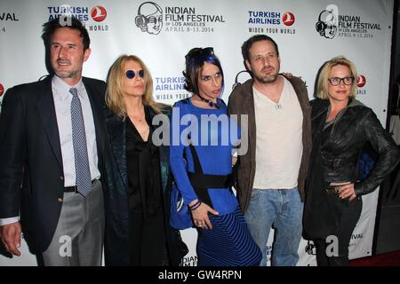 HOLLYWOOD, CA - April 08: David Arquette, Rosanna Arquette, Alexis Arquette, Richmond Arquette, Patricia Arquette bei der indischen Film Festival Premiere von "Verkauft", Arclight, Hollywood, 8. April 2014. Bildnachweis: Janice Ogata/MediaPunch Stockfoto