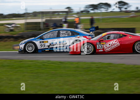 MELBOURNE/Australien - 9. bis 11. SEPTEMBER 2016: Rennwagen für Podium in Runde 6 der Shannon Staatsangehörigen auf Phillip Island-GP-Strecke in Victoria, Australien - 9. bis 11. September. Stockfoto